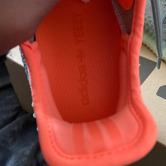 Yeezy Desert Sage size 6 - Picture 2 of 6